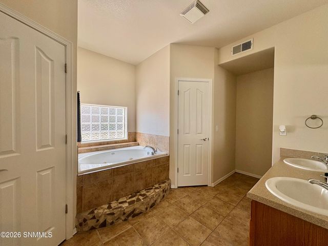 1231 Gunsight Peak Drive, Las Cruces, NM 88012