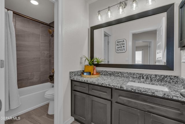 5024 MARK AVIZO, El Paso, TX 79938