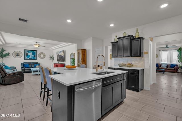 5024 MARK AVIZO, El Paso, TX 79938