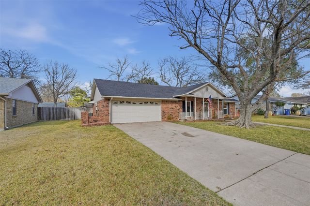 2822 Wentwood Drive, Grapevine, TX 76051