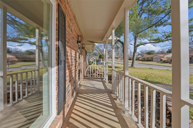 2822 Wentwood Drive, Grapevine, TX 76051