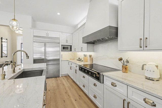 484 Park Street, Birmingham, MI 48009