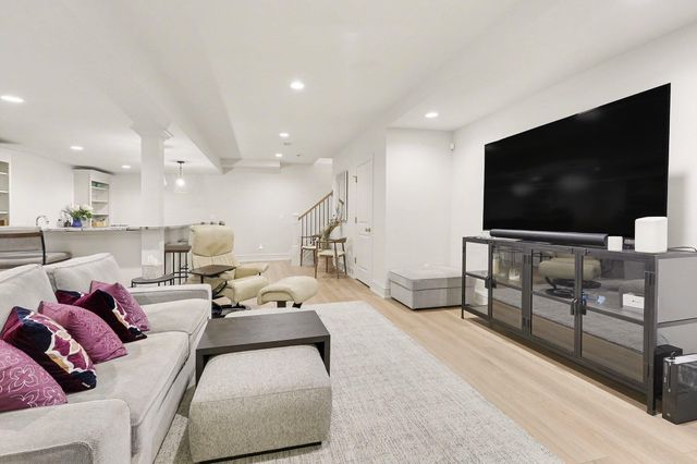 484 Park Street, Birmingham, MI 48009