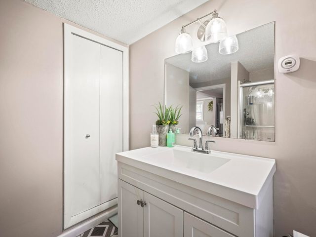 12 Field Avenue, Salem, NH 03079