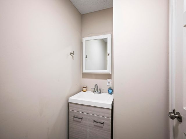 12 Field Avenue, Salem, NH 03079