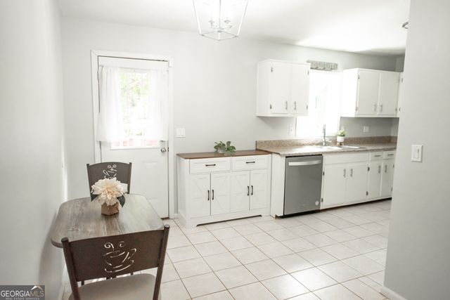 180 Beverly Park Court, Newnan, GA 30263