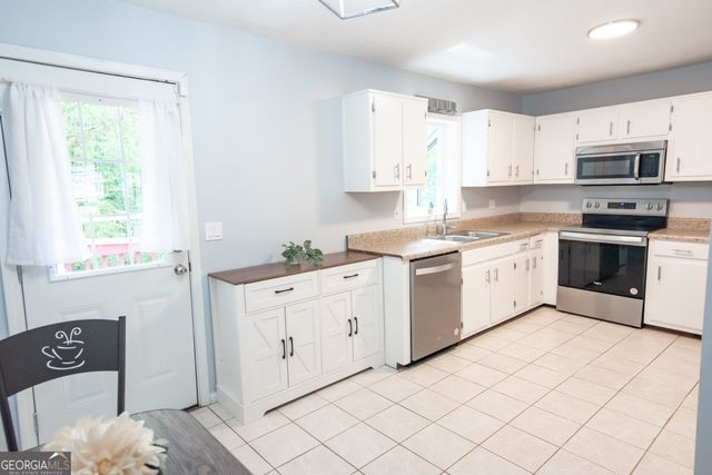 180 Beverly Park Court, Newnan, GA 30263