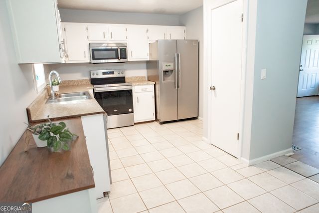 180 Beverly Park Court, Newnan, GA 30263