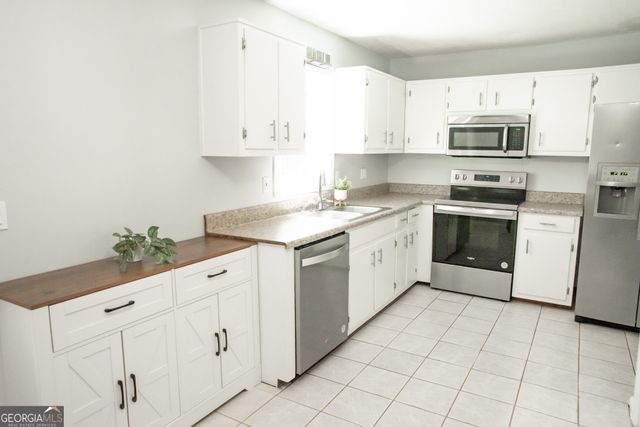 180 Beverly Park Court, Newnan, GA 30263