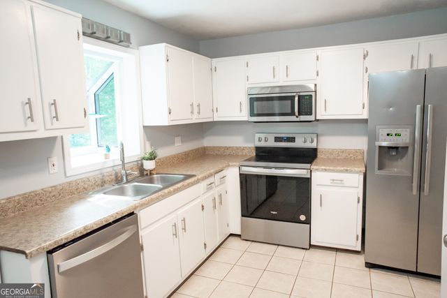 180 Beverly Park Court, Newnan, GA 30263