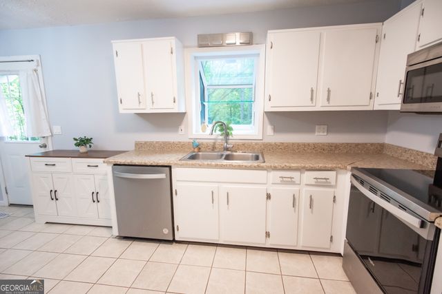 180 Beverly Park Court, Newnan, GA 30263