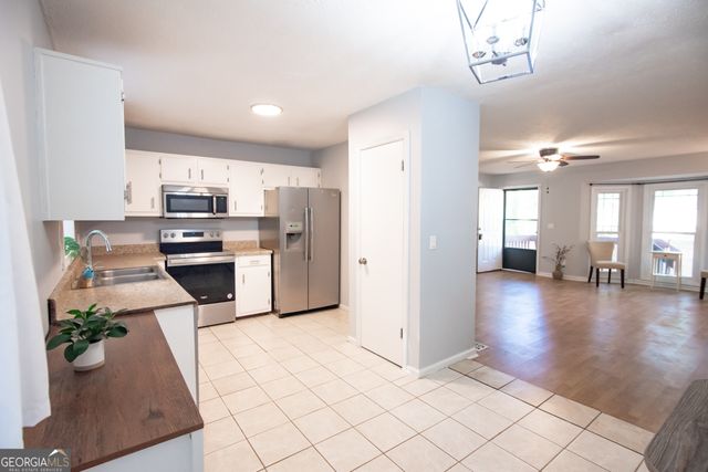 180 Beverly Park Court, Newnan, GA 30263