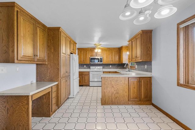 5184 FINGER ROAD, Green Bay, WI 54311