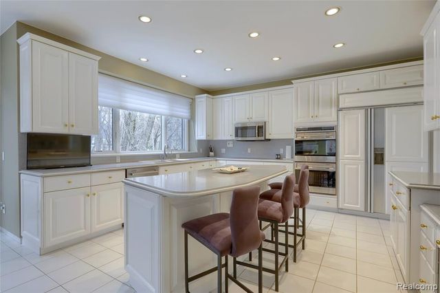 1721 Archers Pointe, Rochester Hills, MI 48306