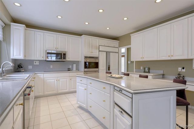 1721 Archers Pointe, Rochester Hills, MI 48306