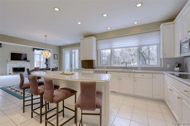 1721 Archers Pointe, Rochester Hills, MI 48306