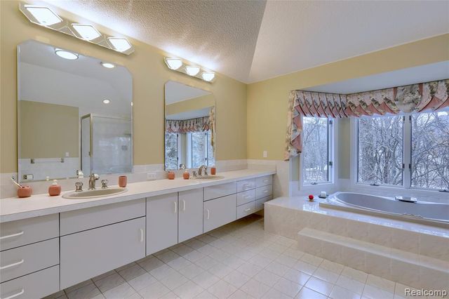 1721 Archers Pointe, Rochester Hills, MI 48306