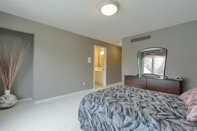 1721 Archers Pointe, Rochester Hills, MI 48306