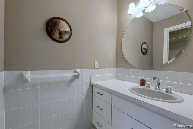 1721 Archers Pointe, Rochester Hills, MI 48306