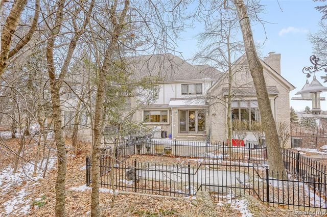 1721 Archers Pointe, Rochester Hills, MI 48306