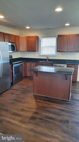 803 SCHOONER LN, Mechanicsburg, PA 17050