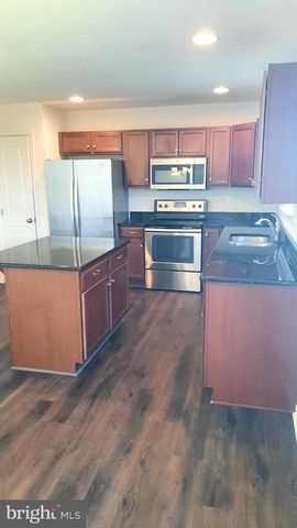 803 SCHOONER LN, Mechanicsburg, PA 17050