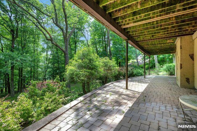 737 Ridge Road, Kinnelon Borough, NJ 07405