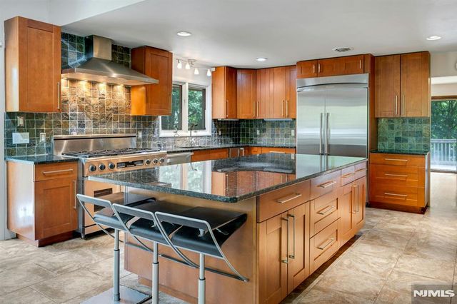 737 Ridge Road, Kinnelon Borough, NJ 07405