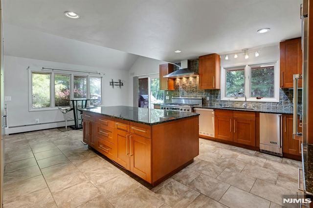 737 Ridge Road, Kinnelon Borough, NJ 07405