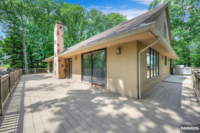 737 Ridge Road, Kinnelon Borough, NJ 07405