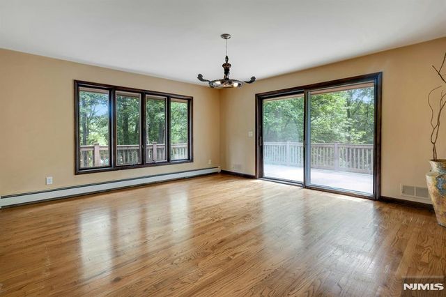 737 Ridge Road, Kinnelon Borough, NJ 07405