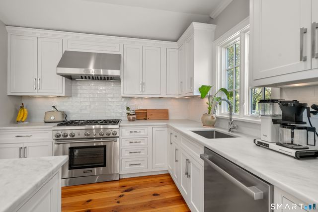 10 Sprucewood Lane, Westport, CT 06880