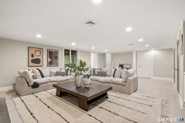 10 Sprucewood Lane, Westport, CT 06880