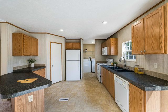 12090 S CONSTITUTION RTE, Scottsville, VA 24590