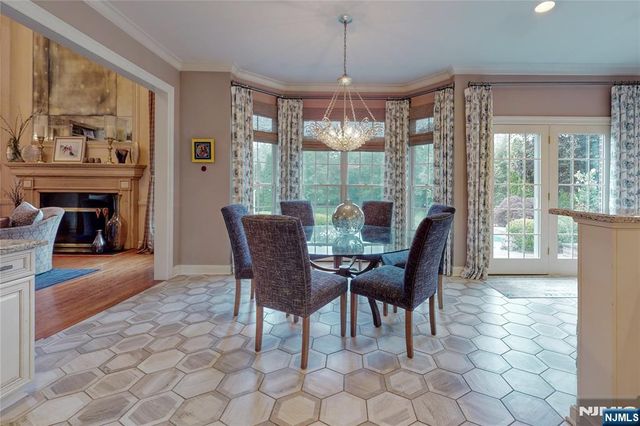 18 Mettowee Farms Court, Upper Saddle River, NJ 07458