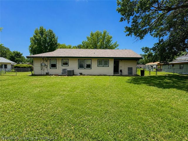 203 NE C Street, Stigler, OK 74462