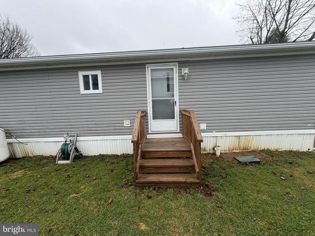 22 VINTAGE LN, Honey Brook, PA 19344