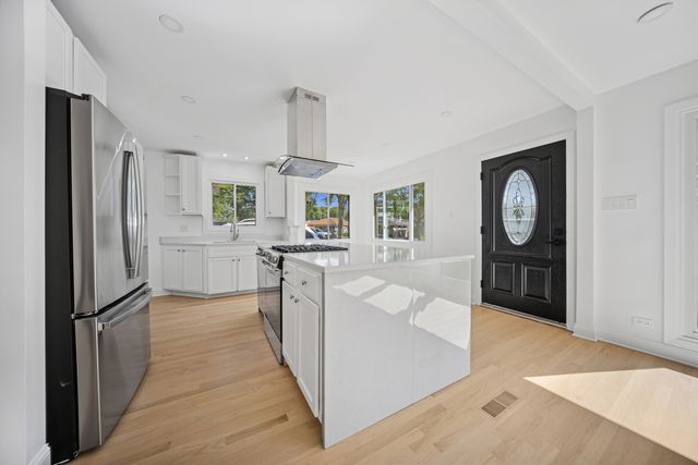 6226 N La Crosse Avenue, Chicago, IL 60646