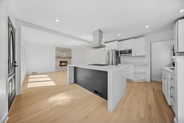 6226 N La Crosse Avenue, Chicago, IL 60646