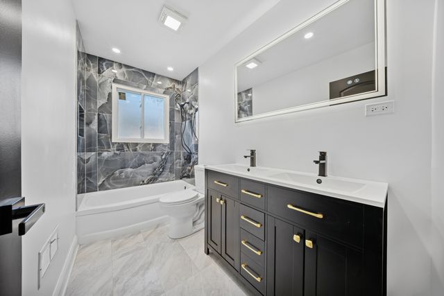 6226 N La Crosse Avenue, Chicago, IL 60646