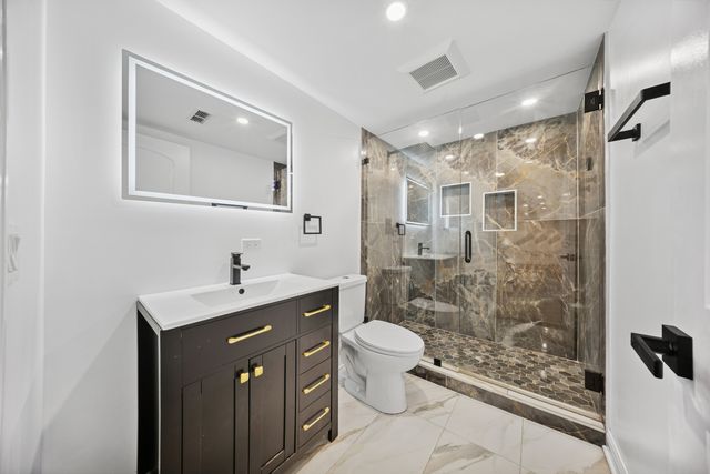 6226 N La Crosse Avenue, Chicago, IL 60646