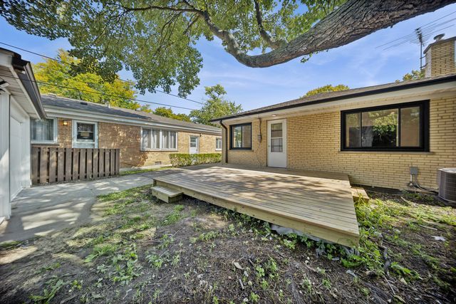 6226 N La Crosse Avenue, Chicago, IL 60646