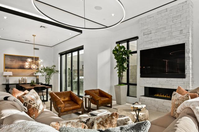 37200 N CAVE CREEK Road 1042, Scottsdale, AZ 85262