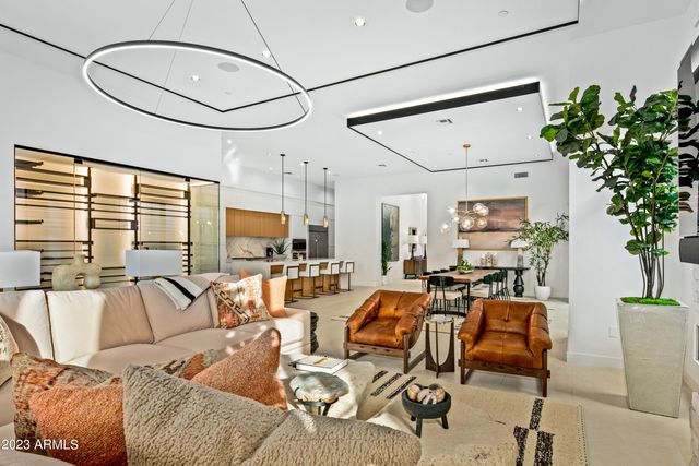 37200 N CAVE CREEK Road 1042, Scottsdale, AZ 85262