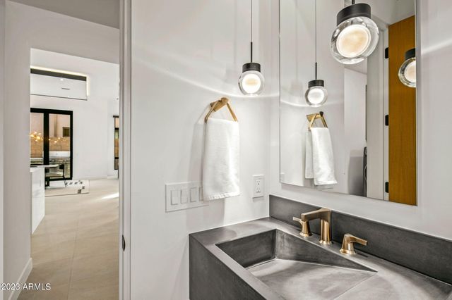 37200 N CAVE CREEK Road 1042, Scottsdale, AZ 85262