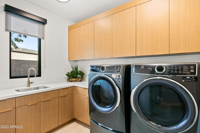 37200 N CAVE CREEK Road 1042, Scottsdale, AZ 85262