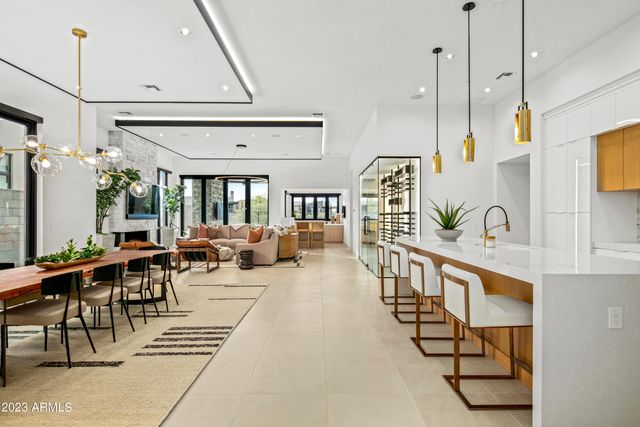 37200 N CAVE CREEK Road 1042, Scottsdale, AZ 85262