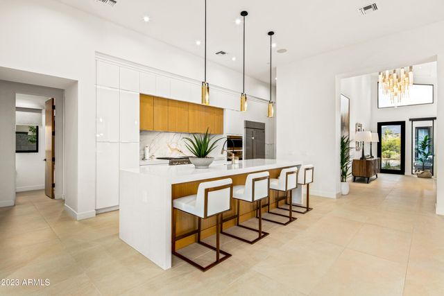 37200 N CAVE CREEK Road 1042, Scottsdale, AZ 85262