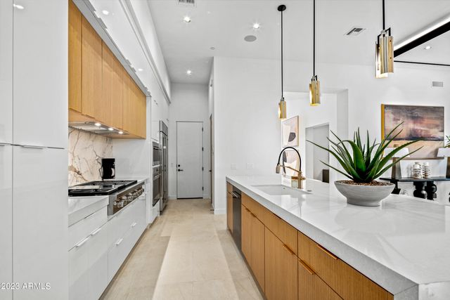 37200 N CAVE CREEK Road 1042, Scottsdale, AZ 85262