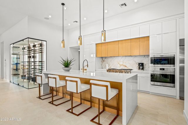 37200 N CAVE CREEK Road 1042, Scottsdale, AZ 85262